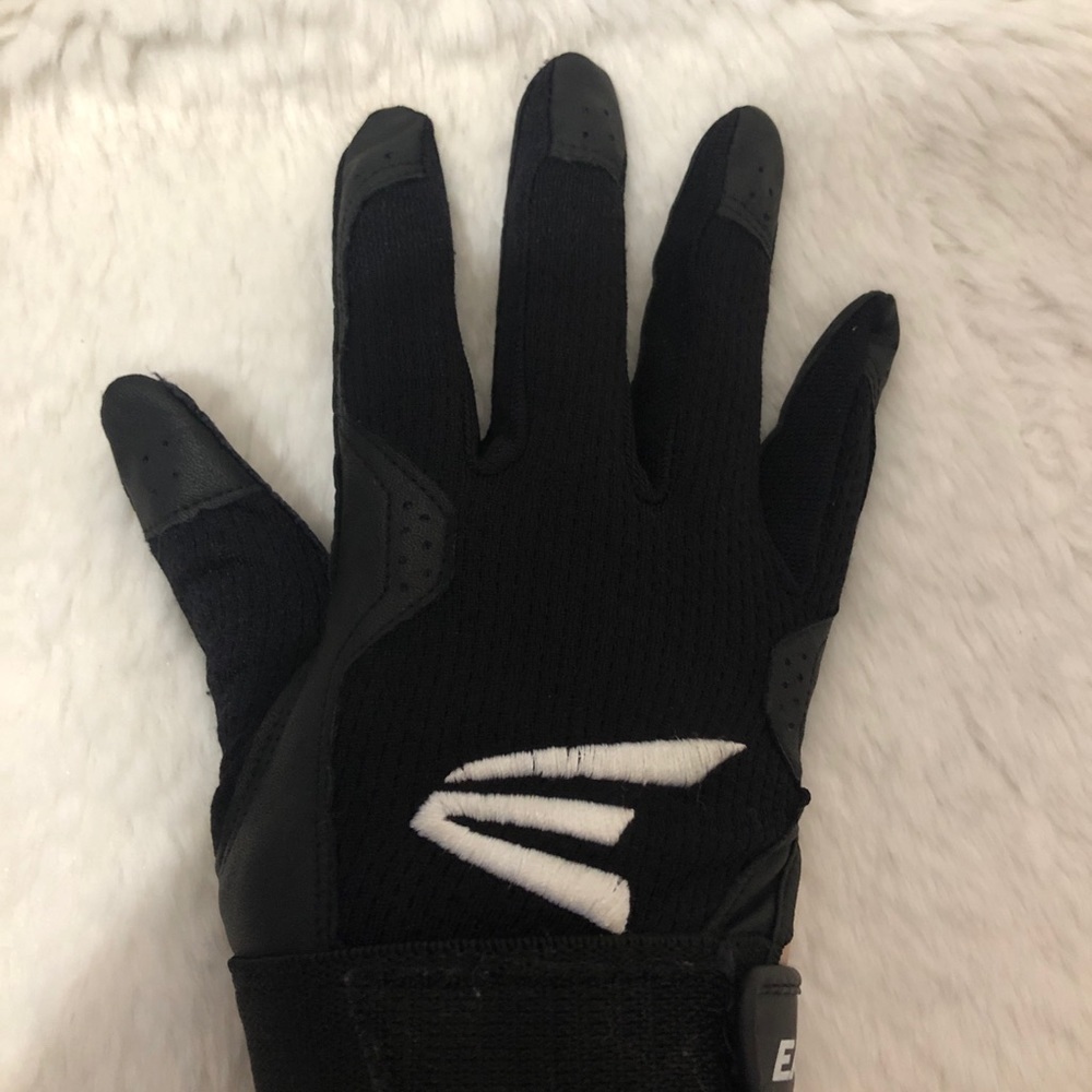 - Childs Black Golf Glove or Ball Glove. Right Hand. Like New